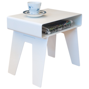 KYUSHI sidetable WHITE er et funktionelt lille bord i hvid aluminium