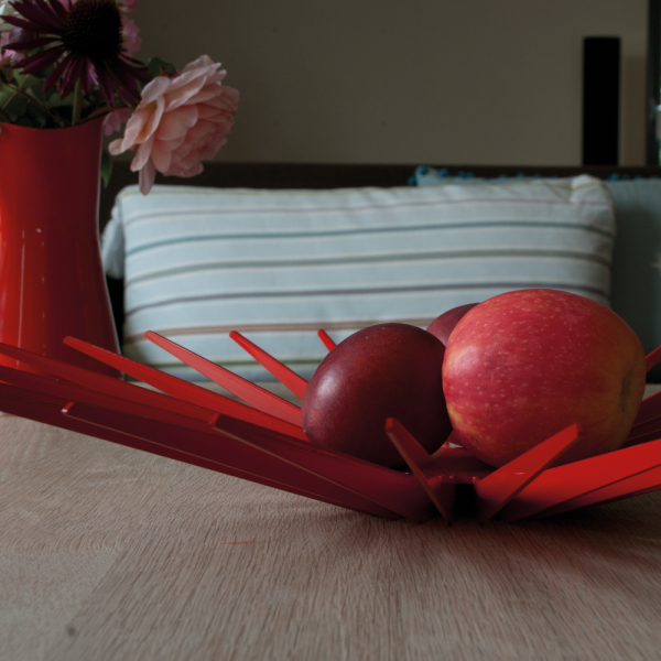 RAYS fad RØD i lakeret metal er smukt med røde æbler