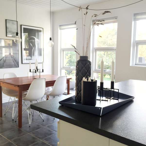Enkle CRUX 1 lysestager er dansk håndværk i metal der giver din bolig en eksklusiv stil