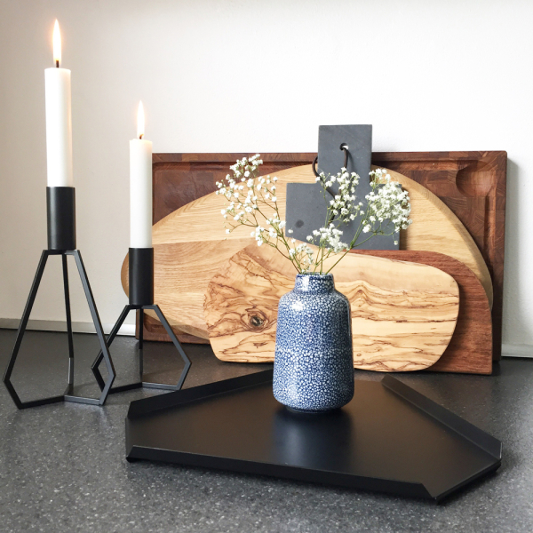 Sæt de smukke og minimalistiske TRIPOD stager i par · de klæder hinanden